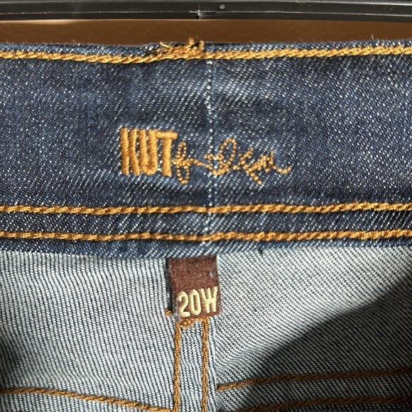 'KUT' dark denim jean capris - Picture 3 of 4